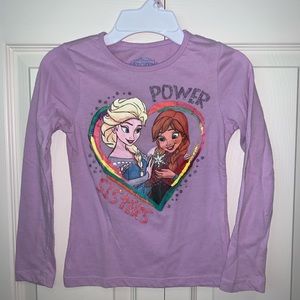 Disney - Ana & Elsa shirt ❤️